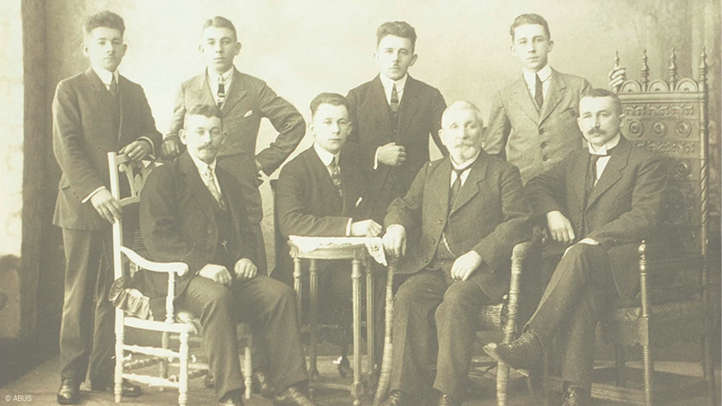August Bremicker and his sons © ABUS