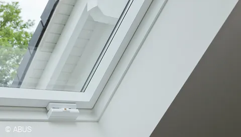 Biztosítsa tetőablakát az illetéktelen mászók ellen © ABUS