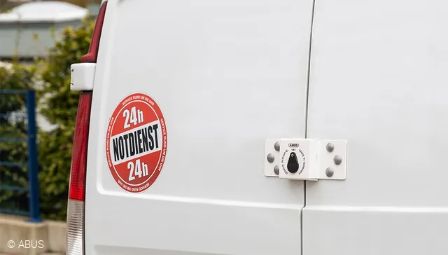 Schützen Sie Ihren Transporter vor Diebstahl mit unseren Vorhangschlössern und Überfallen © ABUS